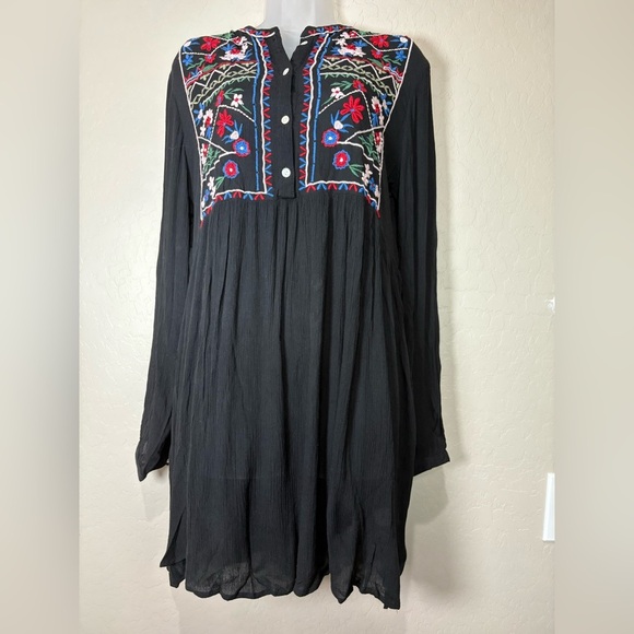 Velzera Dresses & Skirts - Velzera V-Neck Embroidered Black Dress Tunic M NWT Boho Long Sleeve Flowy Light